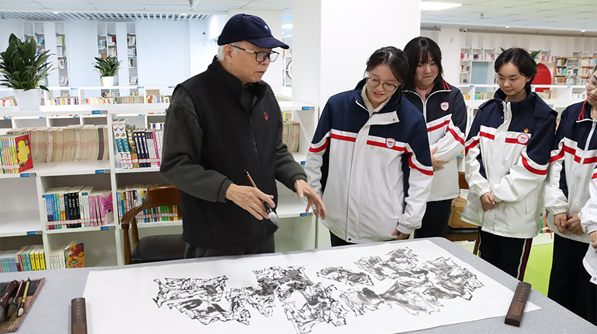 市政协书画院联合北二外成都附中开展“书画名家进校园 翰墨丹青共传承”文化活动