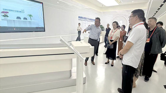 市政协高新区工委组织委员开展专题视察