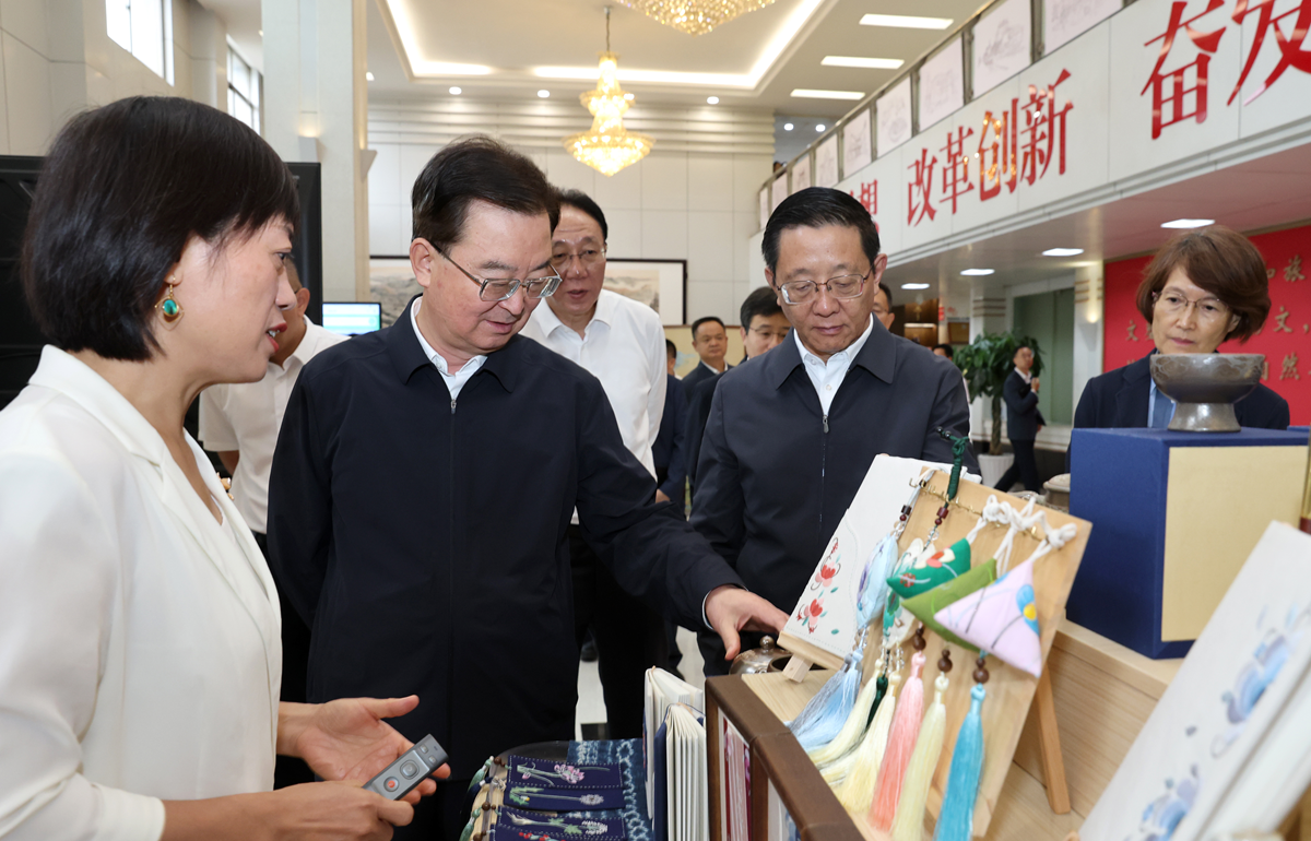 省委省政府在省文化和旅游厅调研并召开座谈会 创新突破 融合发展 富民惠民 规范管理 推动全省旅游业高质量可持续发展